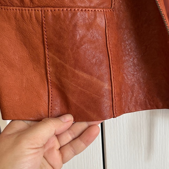 Danier Women's Rich Tan Leather Jacket - Picture 6 of 6